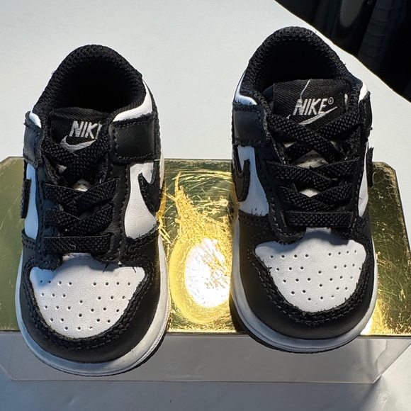Nike Kids Black and White Sneakers 3C - Picture 2 of 11
